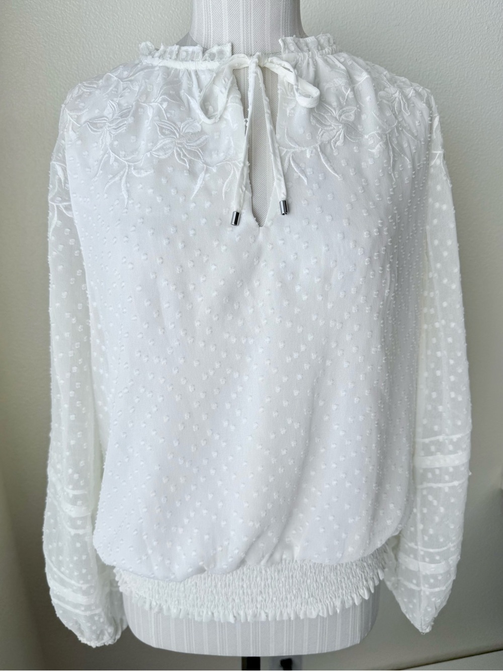White House Black Market Embroidered Swiss Dot Blouse White Tie Neck Top Small